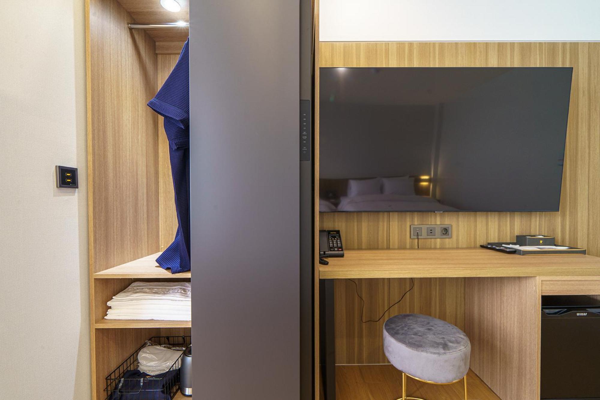 The Van Hotel Ulsan Exterior photo