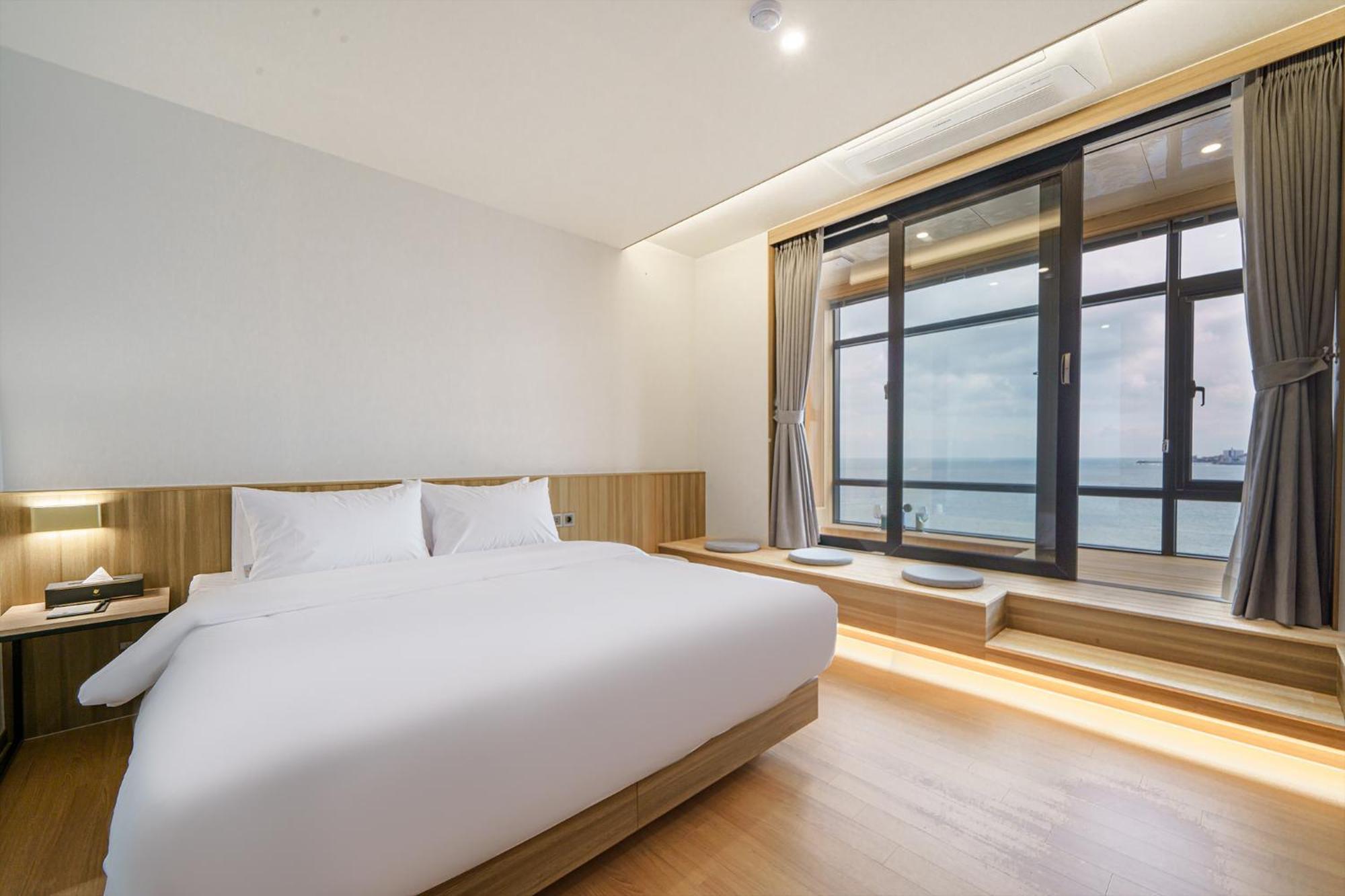 The Van Hotel Ulsan Exterior photo